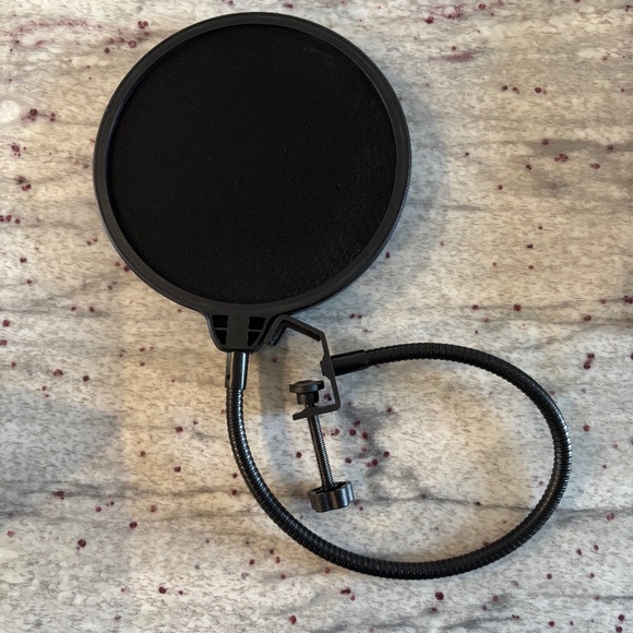 Raleno Microphone and DragonPad Pop Screen for Broadcasting - Picture 4 of 4